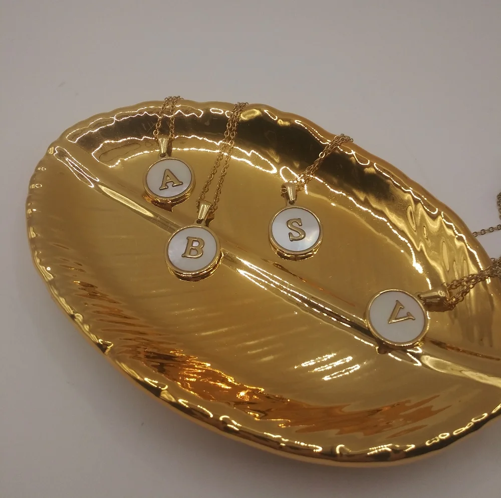 New gold plated stainless steel shell initial necklace - Picture 2 of 16